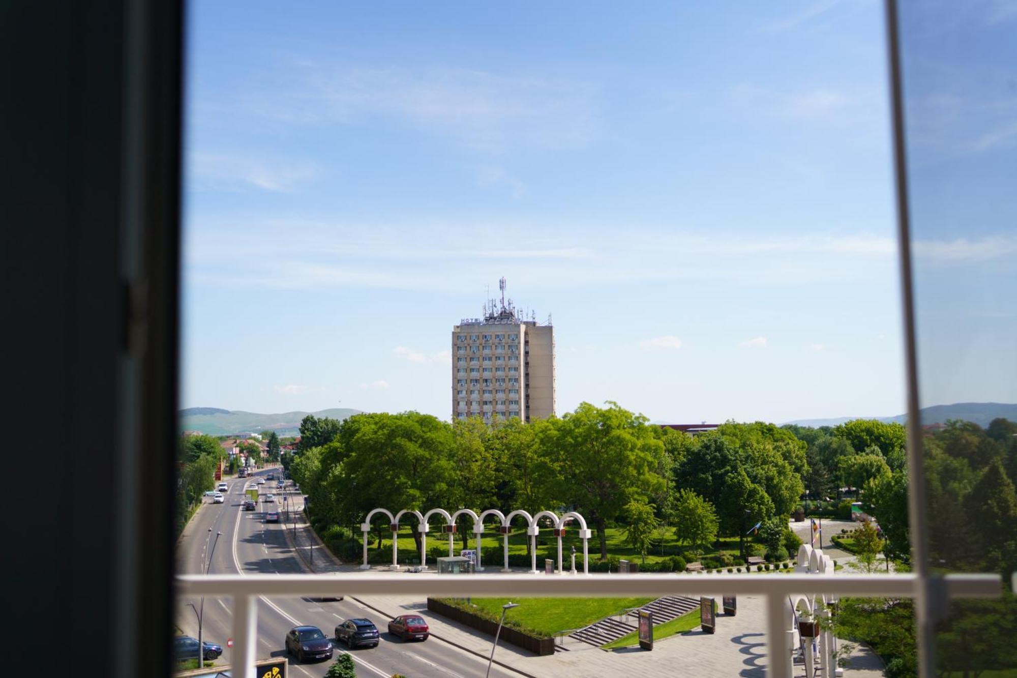 Pasiro Aparthotel Алба Юлия Екстериор снимка