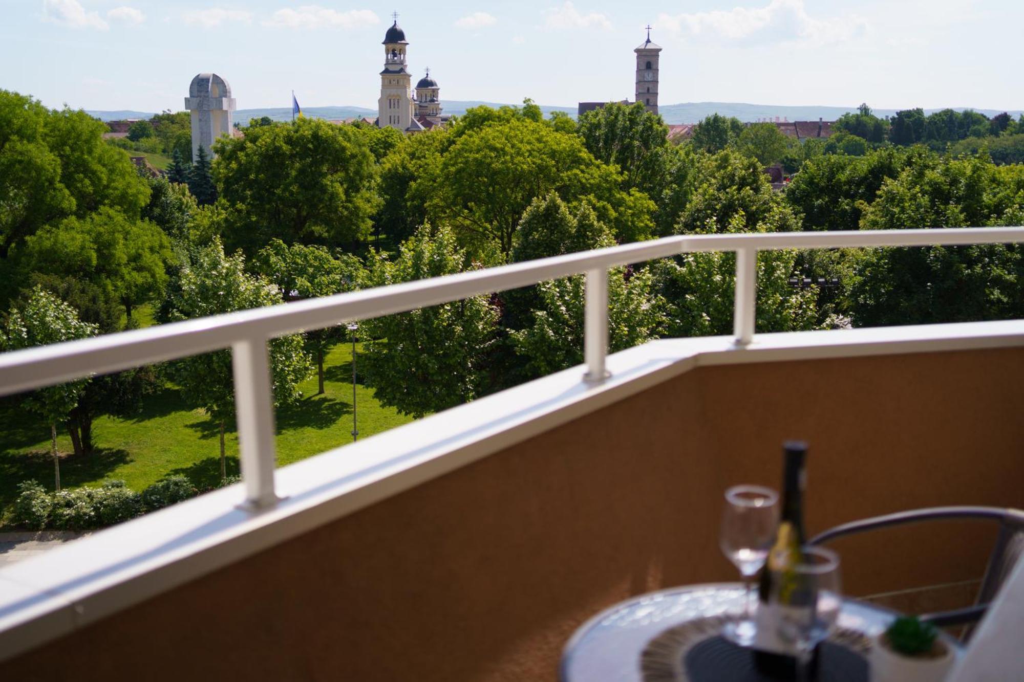 Pasiro Aparthotel Алба Юлия Екстериор снимка