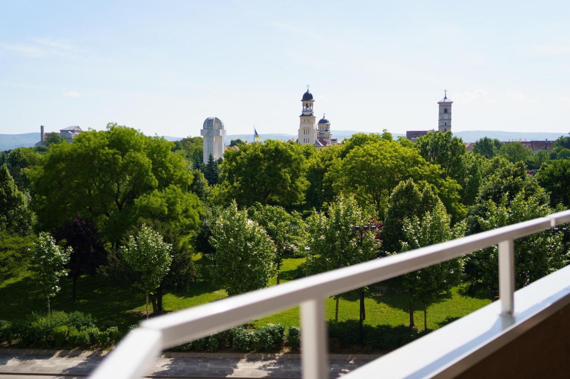Pasiro Aparthotel Алба Юлия Екстериор снимка